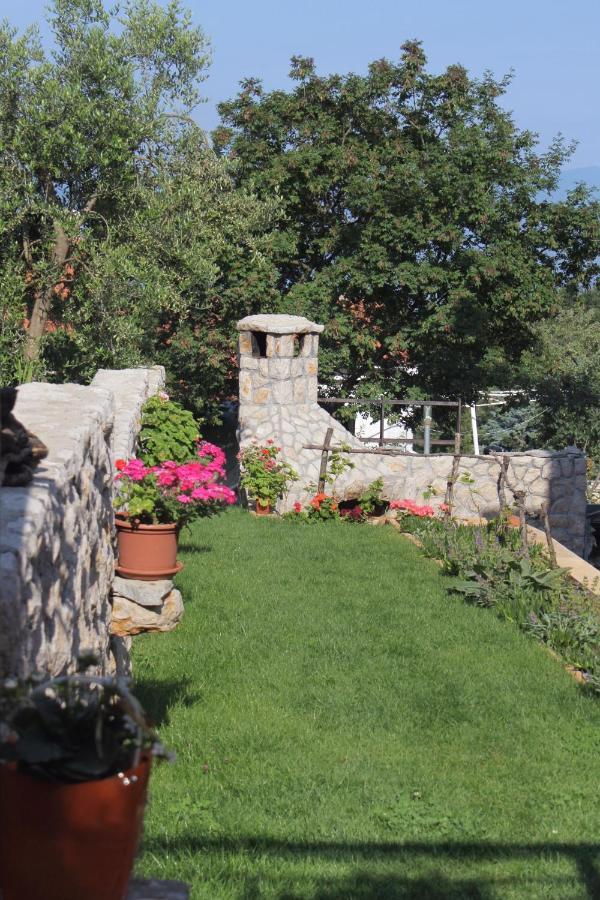 Apartments And Rooms With Parking Space Njivice, Krk - 5458 Exterior foto