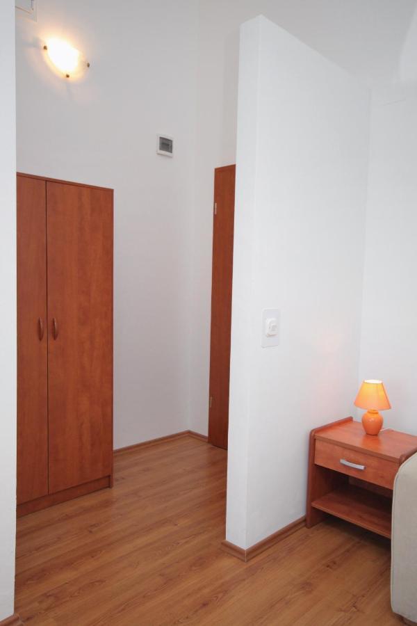 Apartments And Rooms With Parking Space Njivice, Krk - 5458 Exterior foto