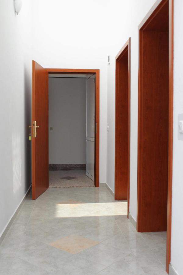 Apartments And Rooms With Parking Space Njivice, Krk - 5458 Exterior foto